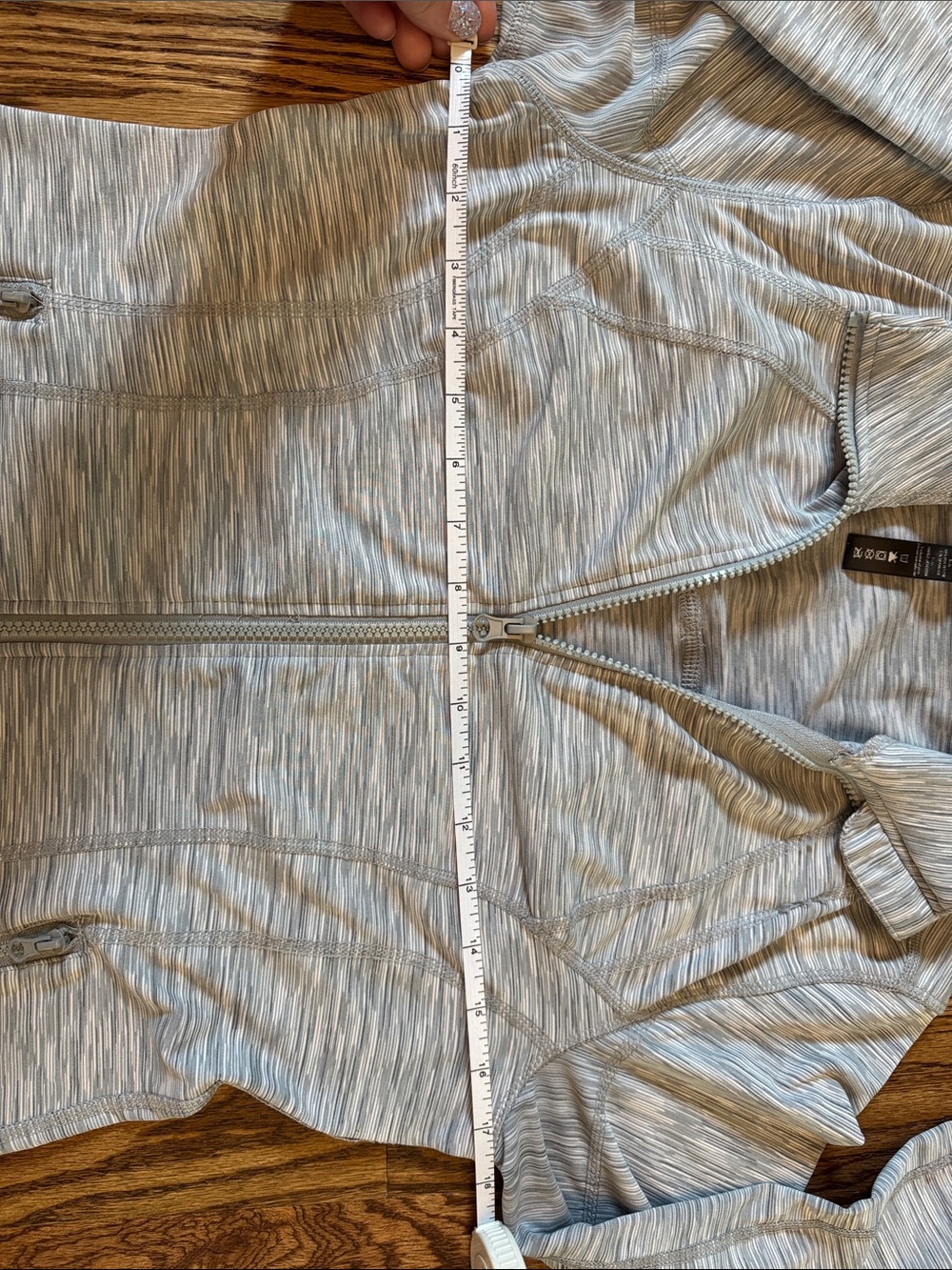 Gray Full-Zip Active Jacket. Women’s Medium. - Picture 4 of 8